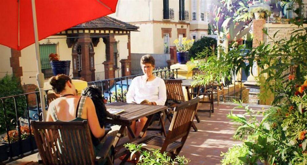 Villa Alicia Guest House Málaga Exterior foto The patio at the San Francisco Zen Center
