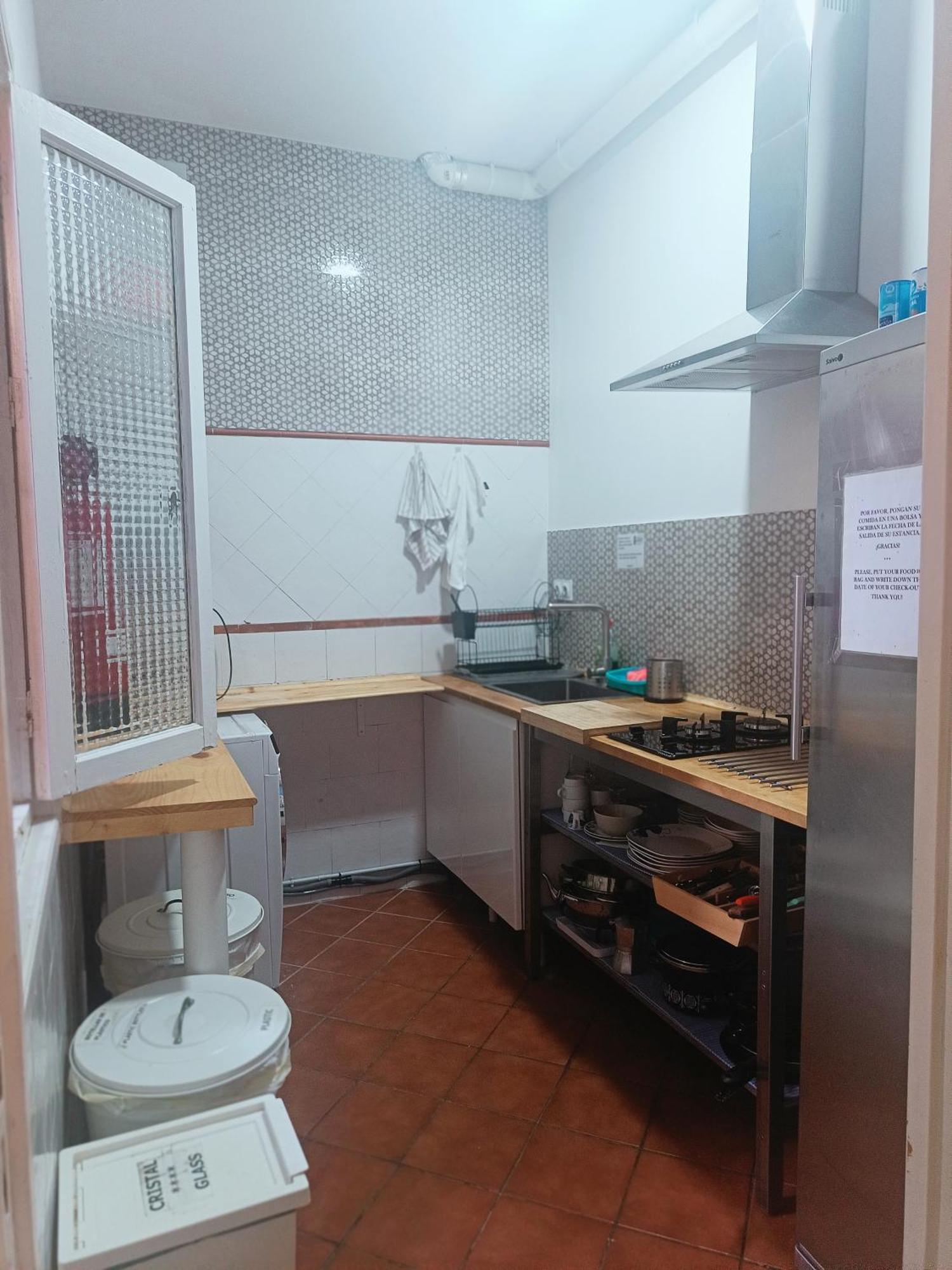 Villa Alicia Guest House Málaga Exterior foto A typical kitchen in a hostel