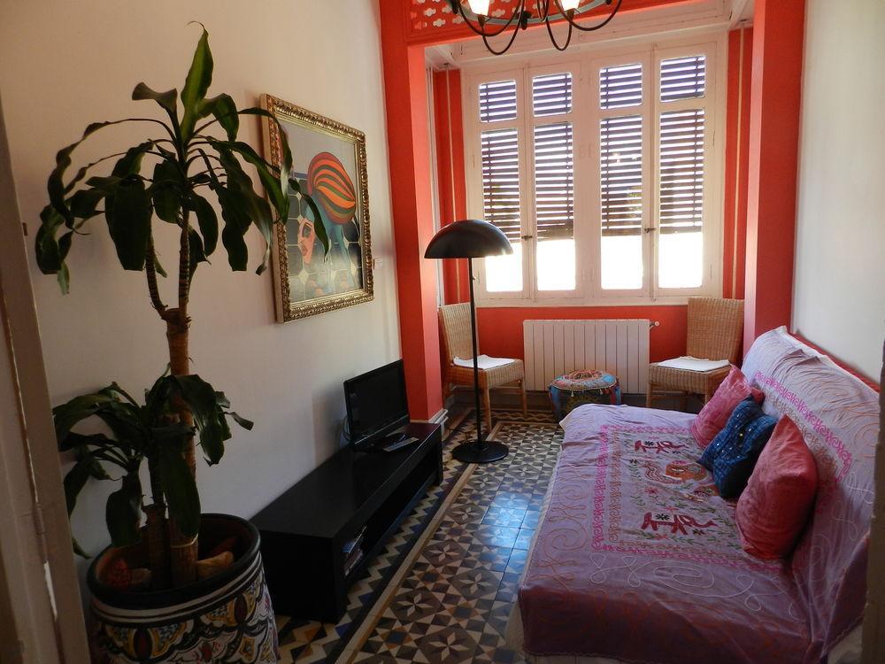 Villa Alicia Guest House Málaga Exterior foto A typical bedroom in a casa particular