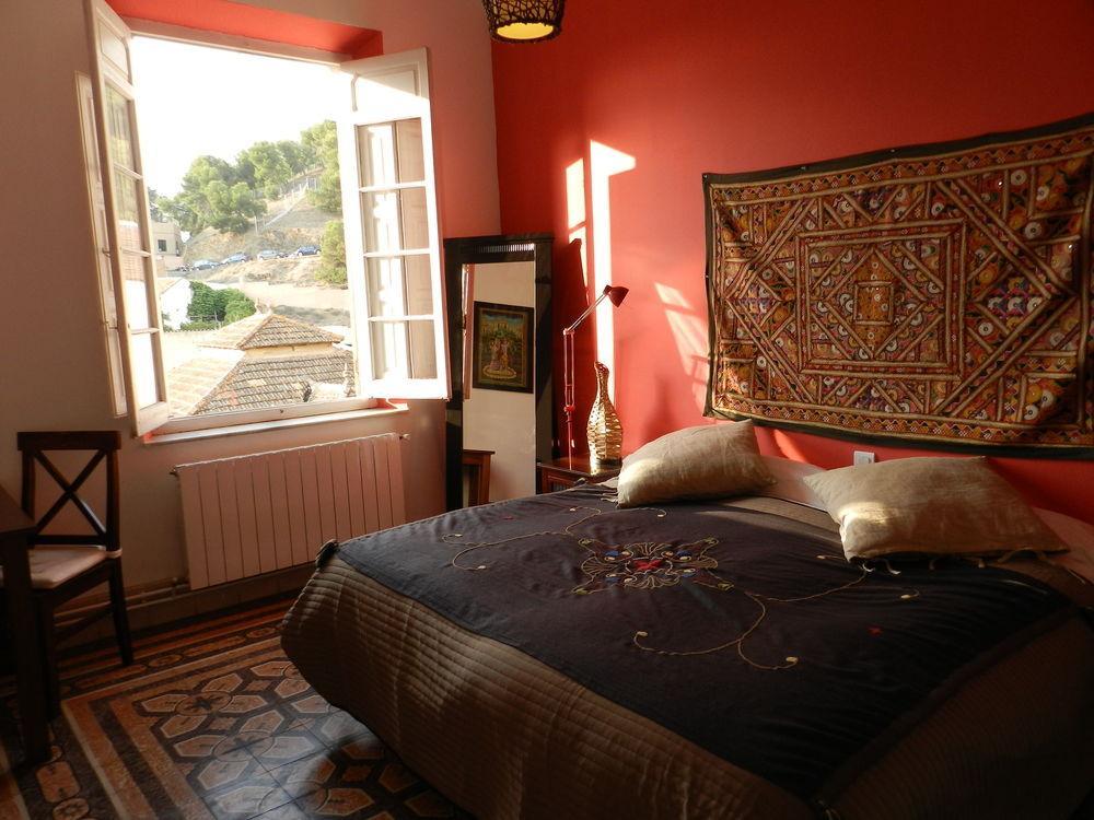 Villa Alicia Guest House Málaga Exterior foto A bedroom in a riad in Marrakech