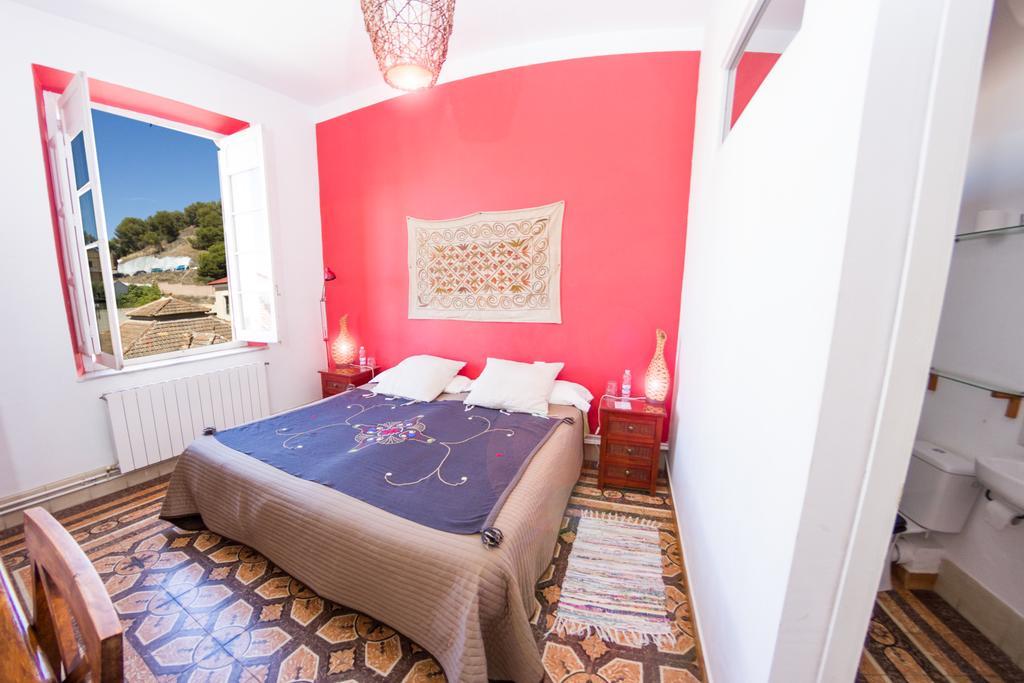 Villa Alicia Guest House Málaga Exterior foto A bedroom in a guest house