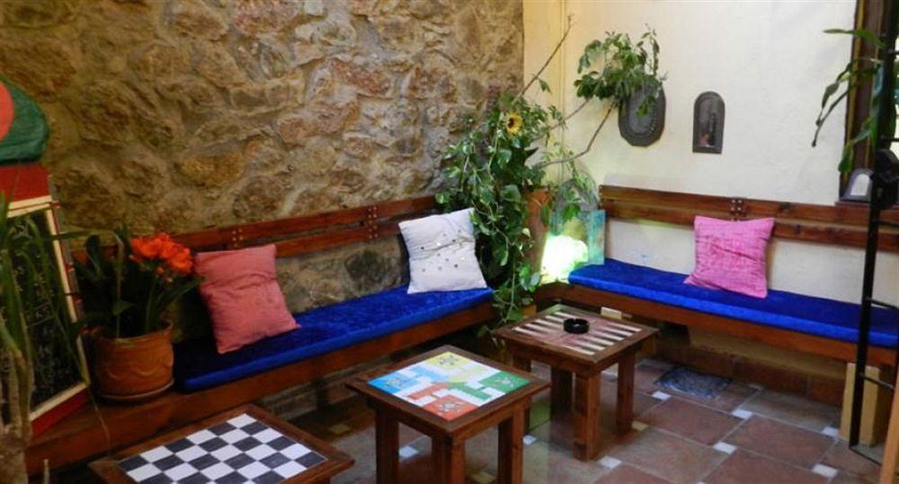 Villa Alicia Guest House Málaga Exterior foto A typical hostel common area