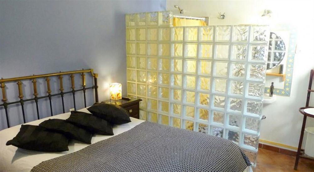 Villa Alicia Guest House Málaga Exterior foto A room divider