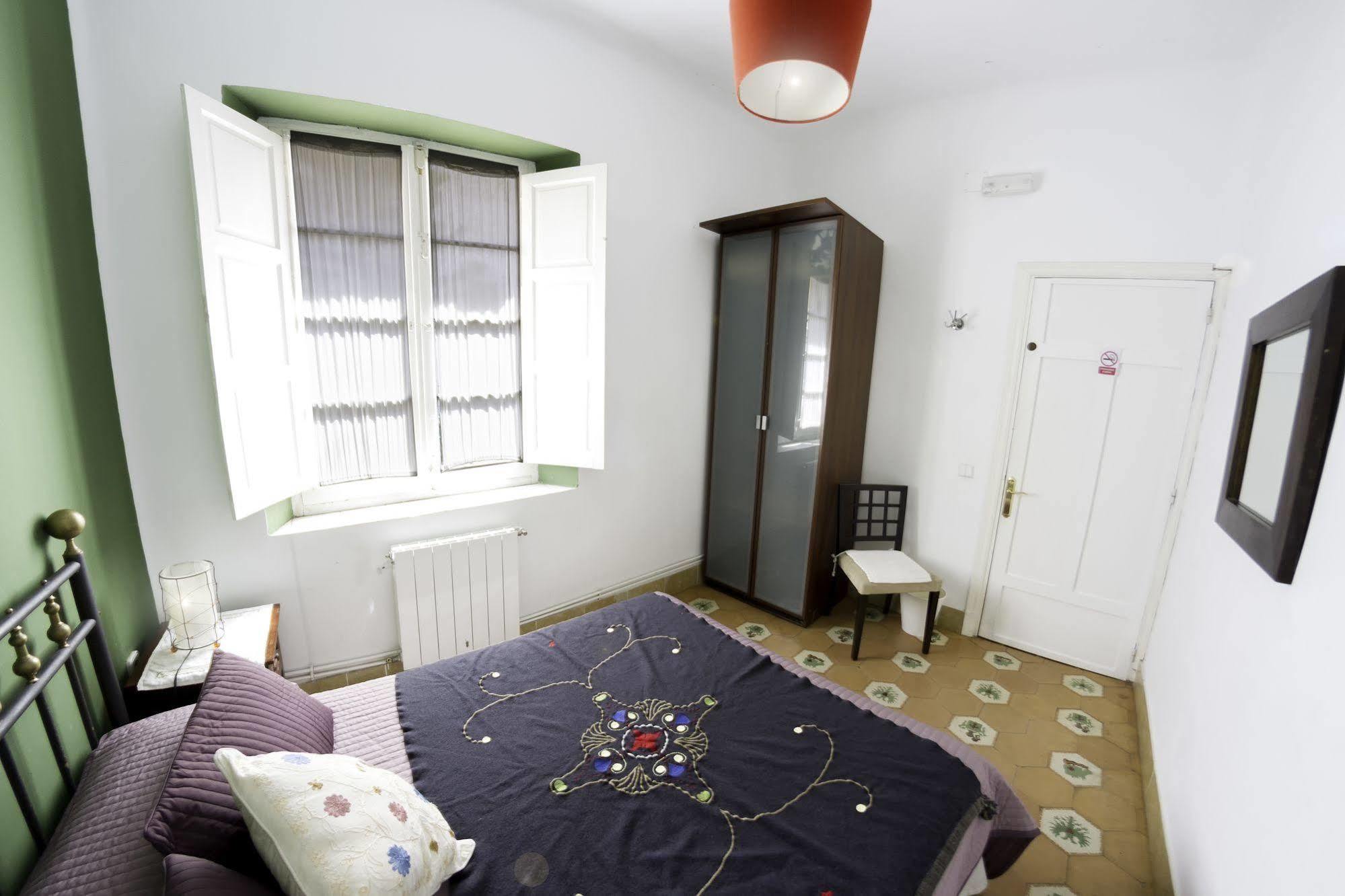 Villa Alicia Guest House Málaga Exterior foto A bedroom