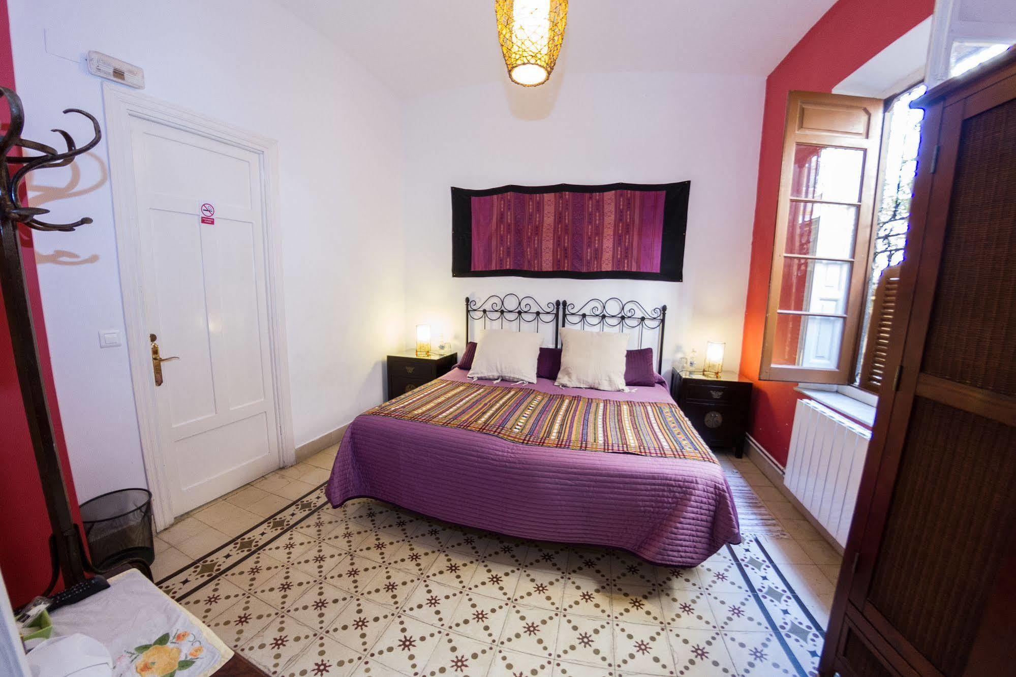 Villa Alicia Guest House Málaga Exterior foto A bedroom in a Moroccan riad