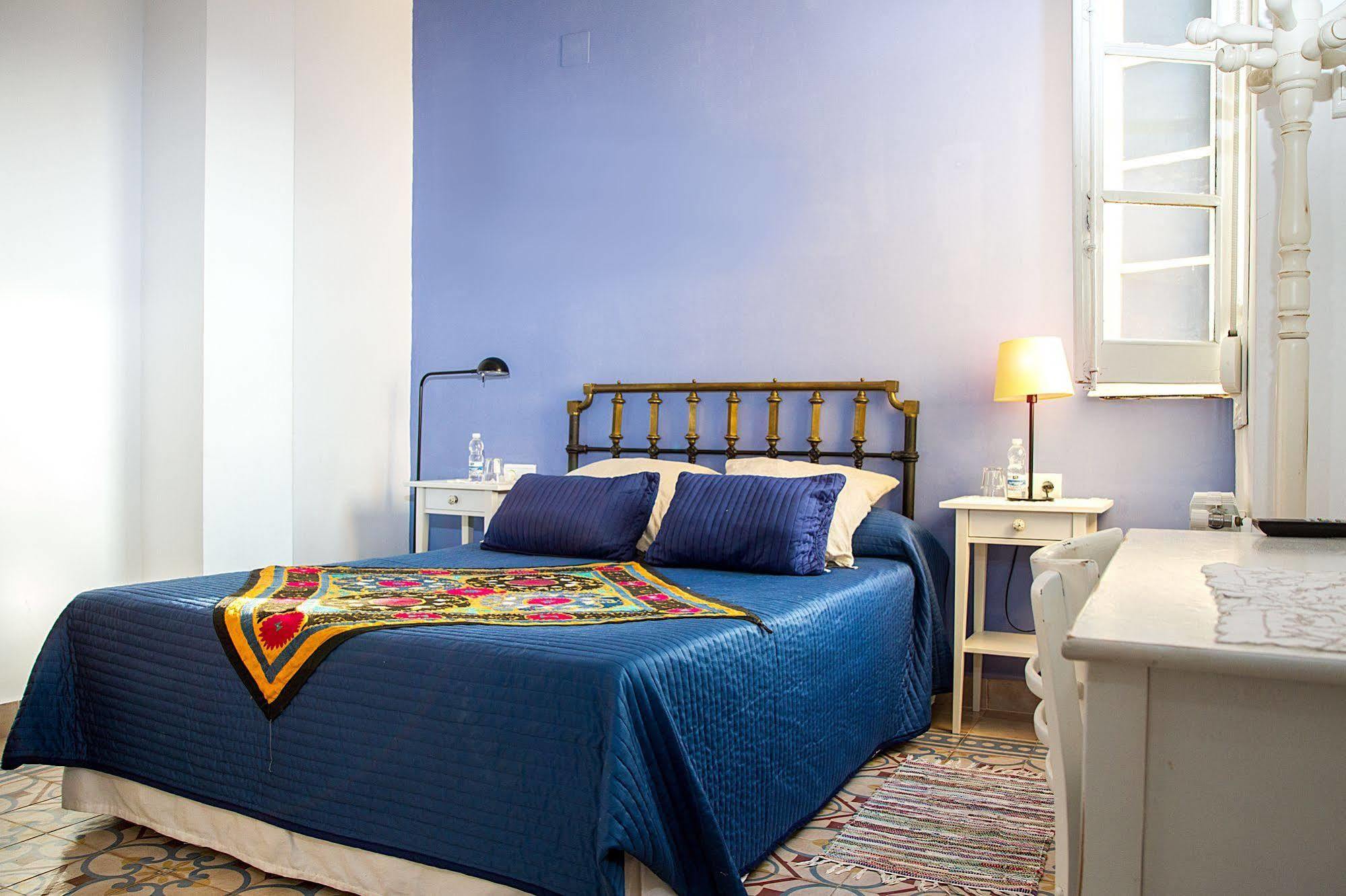 Villa Alicia Guest House Málaga Exterior foto A bedroom