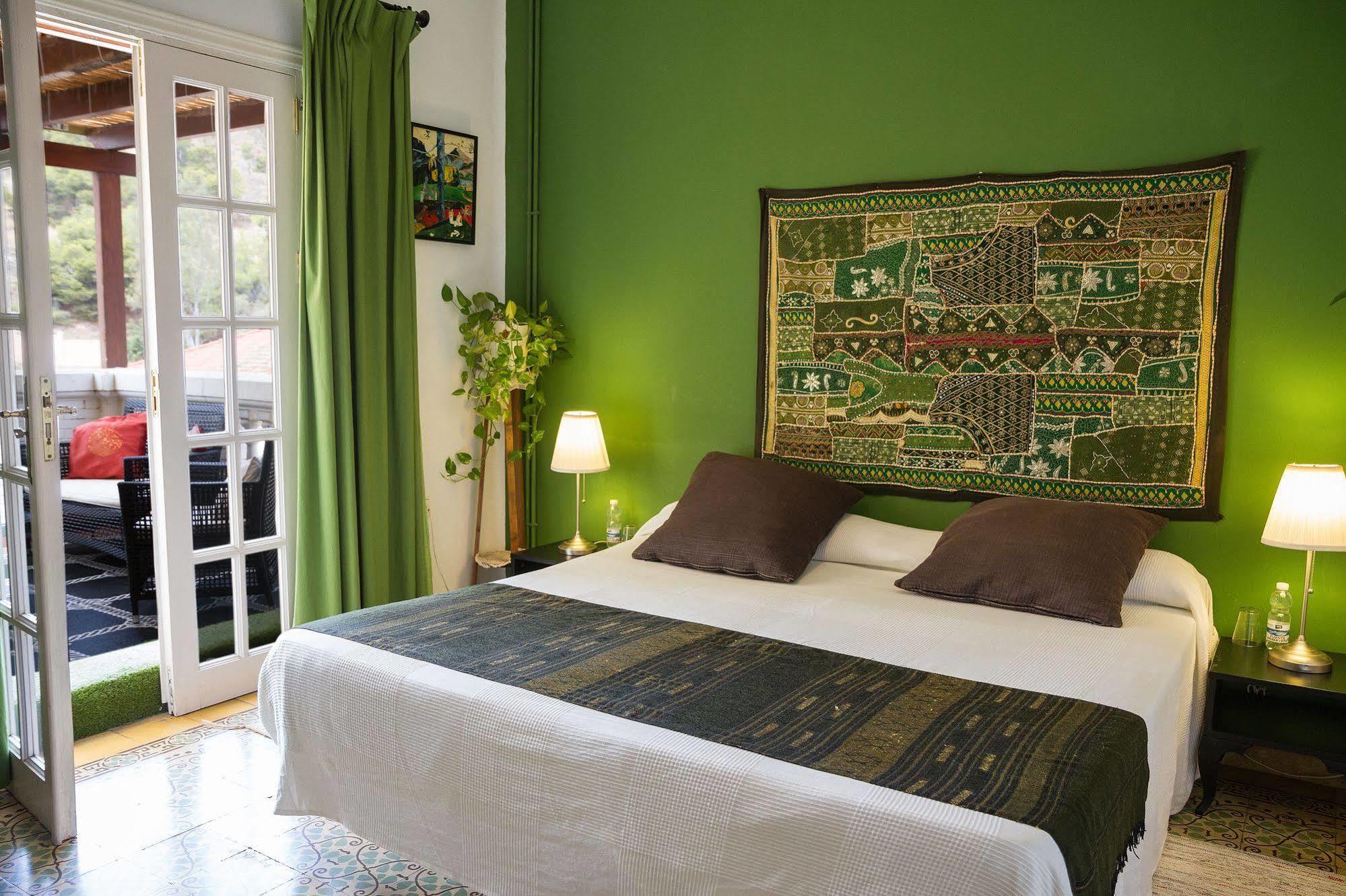 Villa Alicia Guest House Málaga Exterior foto A bedroom